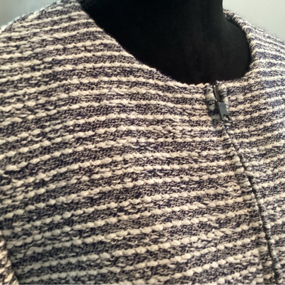 Gap - Picture 3 of 9